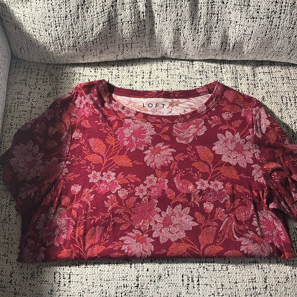 Loft pattern tee. Tags on size large